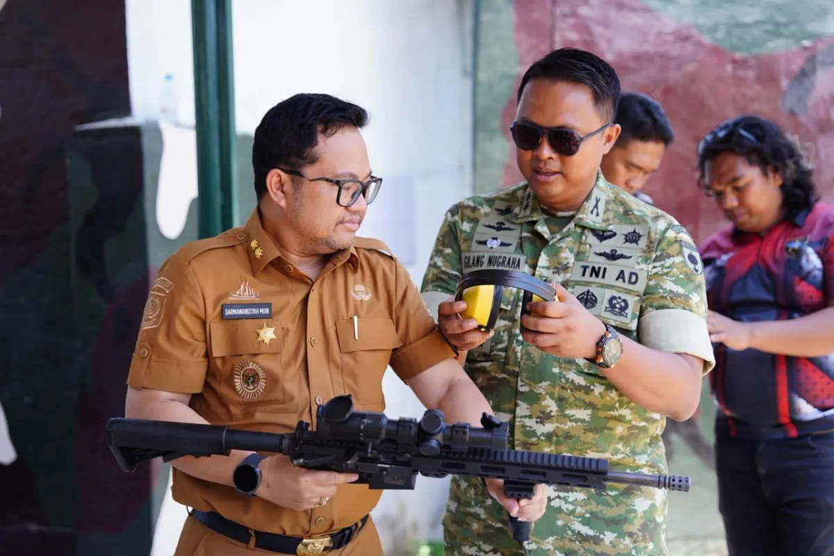 Latihan Menembak di Makodim 1409/Gowa, Dandim Dampingi Wabup Darmawangsyah