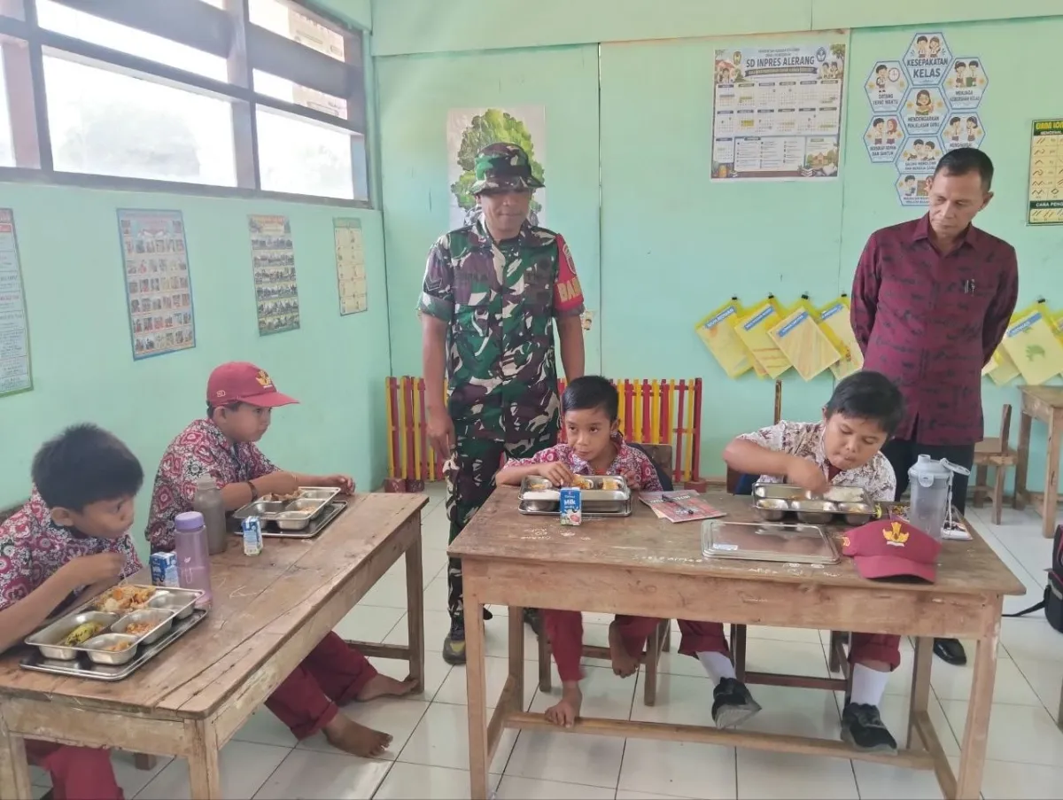 Demi Kelancaran Program Nasional, Babinsa Bontonompo Kawal Penyaluran MBG