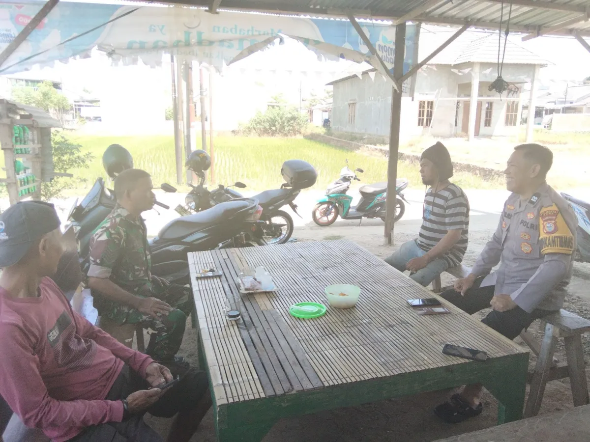 Sinergi Babinsa dan Bhabinkamtibmas Komsos Bersama Warga Bahas Kewaspadaan Musim Kemarau