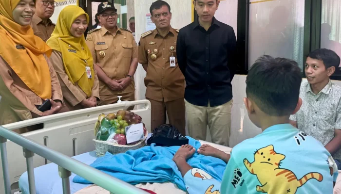 Sampaikan Permintaan Maaf, Wapres Pastikan Pasien Dugaan Keracunan Makanan di Batang Tertangani hingga Pulih