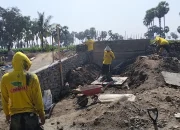 Kemanunggalan TNI-Rakyat Nyata dalam Pengerjaan Jembatan Beton Dusun Jatia
