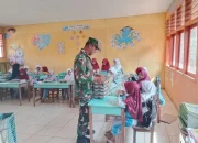 Babinsa Cikoro Kawal Pendistribusian MBG di SDN Cikoro