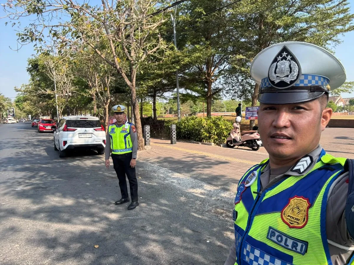 Polisi Hadir di Jam Sibuk, Satlantas Gowa Atur Lalu Lintas