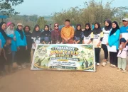 Pererat Silaturahmi dengan Masyarakat, Dr. Ir. A. Muh Yusuf Harun Bersama Istri Kunjungi Dusun Tanapangkaya, Hadiri Kegiatan Bola Volly