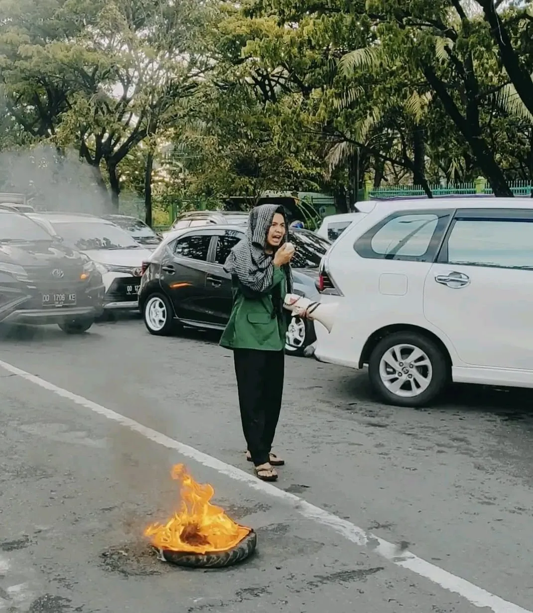 DariI Jalanan Untuk Konstitusi Ketum GRH Sulsel M. ISHADUL AKBAR S.H. Tantangan Prabowo-Gibran, 21 INPRES Adalah Perampasan Kewenangan DPR