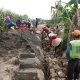 Tepat di Tengah Jalan! Talud Penahan Tanah TMMD Capai 50 Persen   