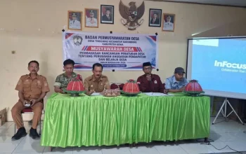 Hadiri Musyawarah Desa, Babinsa Tinggimae Dukung Transparansi Pengelolaan Keuangan Desa