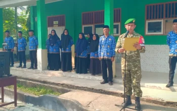 Babinsa Koramil Bambalamotu Jadi Pembina Upacara Hari Sumpah Pemuda ke-98 di SMPN 02 Sarjo