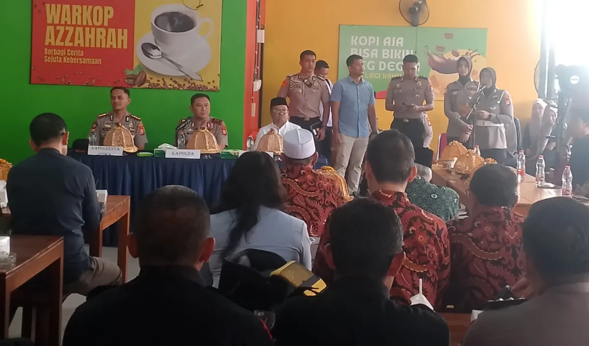 Bakti Sosial Bersama Kapolda Sulsel, Kapolres Gowa, dan Plt. Bupati Darmawangsyah Muin, Perkuat Sinergi dengan Masyarakat