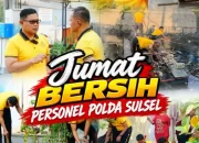 Aksi kerja bakti membersihkan kanal di sepanjang Jalan Inspeksi Kanal, Kelurahan Rappocini, Kec. Rappocini, Kota Makassar