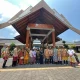 Sela Hadiri Festival Budaya Klungkung, Irjen. Pol. (Purn.) Dr. H. Ike Edwin Kunjungi Pura Agung Besakih