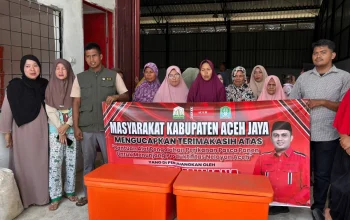 Hendri Muliana Salurkan Bantuan Ribuan Para-Para dan Fiber Ikan Kepada Masyarakat Nelayan di Aceh jaya