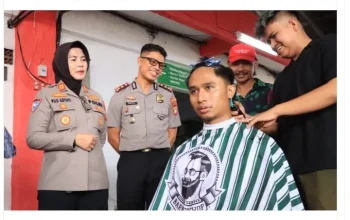 Lewat POLIRAN, Polres Metro Bekasi Kota Bekali 38 Peserta Lintas Ormas Keahlian Pangkas Rambut