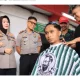 Lewat POLIRAN, Polres Metro Bekasi Kota Bekali 38 Peserta Lintas Ormas Keahlian Pangkas Rambut