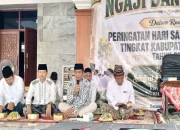 Wakil Bupati Batang Suyono memberikan sambutan dalam Ngaji Bandongan saat Memperingati Hari Santri Nasional di Serambi Masjid Agung Darul Muttaqin, Kabupaten Batang, Jumat (23/10/2026)