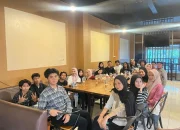 Rapat Perdana Pembentukan UKM Lingkungan Universitas Muslim Maros di Warkop Berkah PTB Maros. Senin (19/10). (Dok Istimewa)