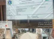 Papan proyek dan hasil kerja dilokasi
