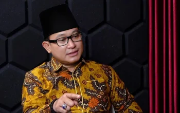 Bijaklah Menilai Rocky Gerung