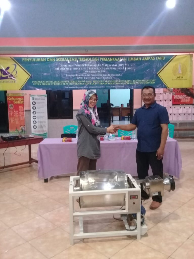 Aktivitas UKM Tahu Desa Tawangsari Dipermudah Dengan Mesin Pengering Ampas Tahu Unesa