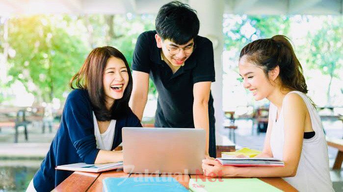 Sedang Apa Mahasiswa di Kampus