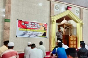 Prakarsai Gerakan Shalat Subuh Berjama’ah, Ini Tujuan Bhabinkamtibmas Polsek Pallangga Gowa