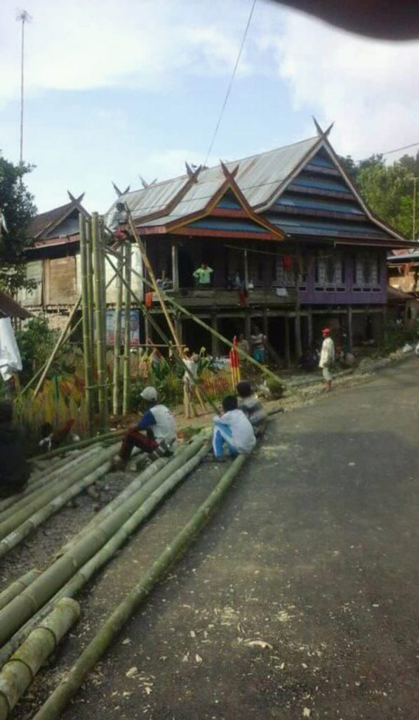 Gapura Air Terjun Karaeng Loe Dibangun Secara Swadaya