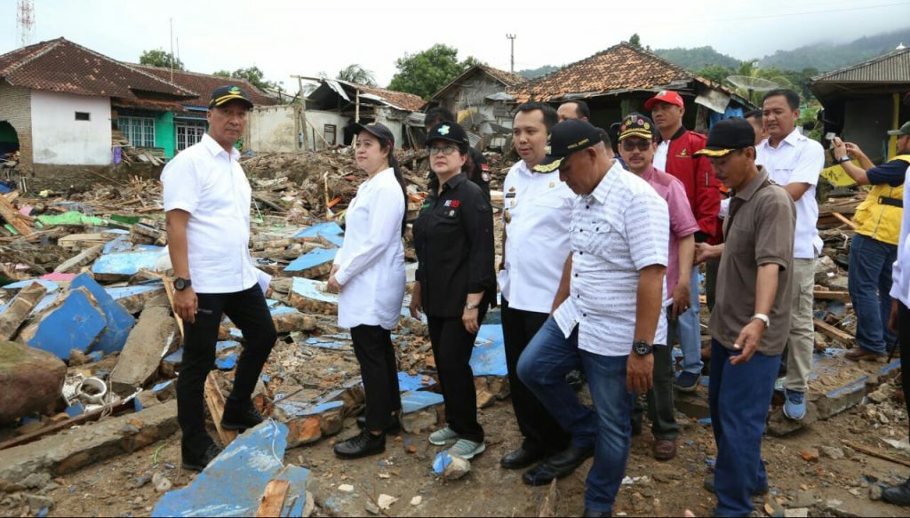 Mensos Kunjungi Warga Terdampak Bencana Tsunami Di Lampung