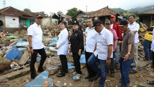 Mensos Kunjungi Warga Terdampak Bencana Tsunami Di Lampung