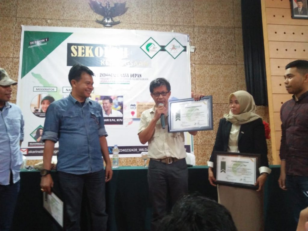 Rocky Gerung “Profesor Bisa Saja Dungu”