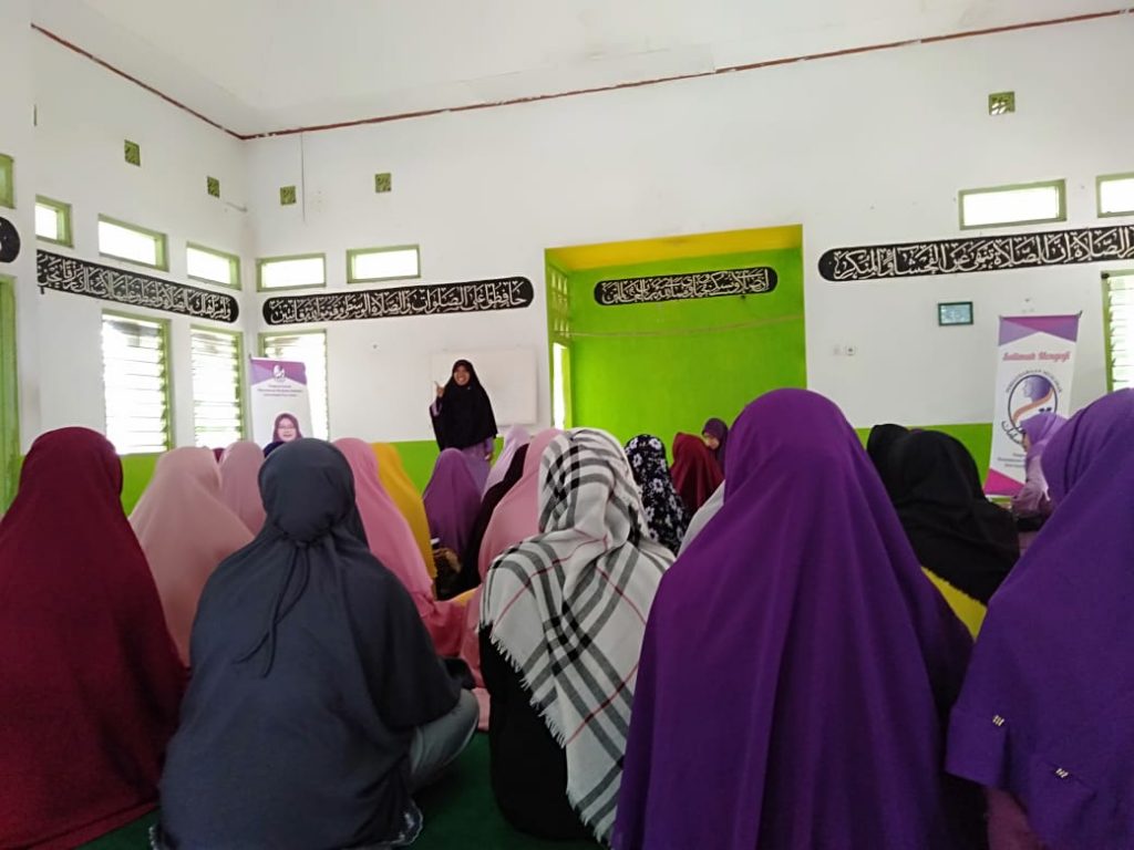 PD SALIMAH Kendari, Bimbing Ibu-Ibu Taksin Al Qur’an Dan Fiqih Perempuan