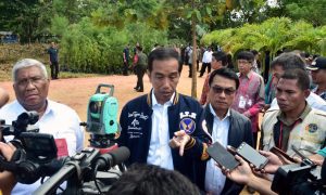 Jokowi Tinjau Langsung Pencanangan Pemasangan Patok Tanah di Kendari