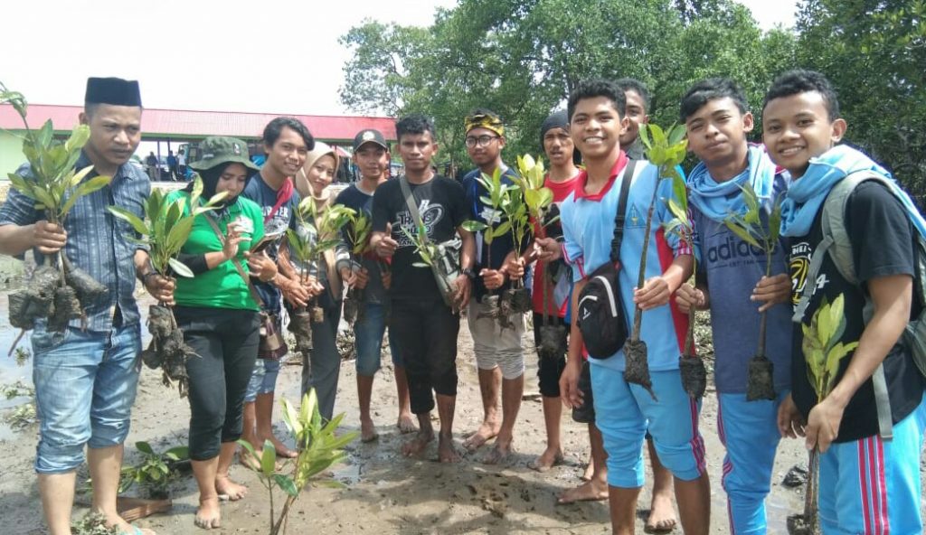 HIMAPIKANI Bersama STIP Wuna Tanam 1000 Mangrove Di Lasalepa
