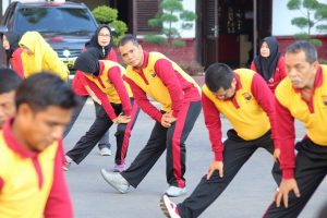 MENYONGSONG BULAN SUCI RAMADHAN 1440 H, KAPOLRES GOWA AJAK PERSONIL DAN BHAYANGKARI OLAHRAGA BERSAMA
