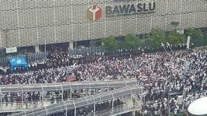 Ribuan Massa Kepung Kantor Bawaslu RI Tuntut Diskualifikasi Paslon 01