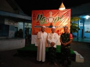 Ikut pengajian dan ngopi bareng warga binaannya, Koptu Budiono Babinsa Kel. Kepatihan Wetan Koramil 04/Jebres Kodim 0735/ Surakarta