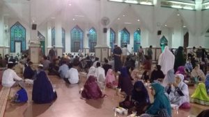Berbagi Nikmat Buka Puasa Di Masjid Raya Al Kautsar Kendari