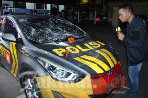 Mobil Patroli Polres Gowa Di rusak oleh Otk di pettarani