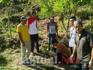 Sabtu Bersih Di Desa Paranglompoa dirangkaikan dengan penanaman pohon di dusun pa,bentengan