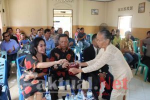 Safari Minggu Kasih, Kapolres Sergai Laksanakan Ibadah dan memberikan sembako dan Kipas angin di Gereja GSJA, Desa Sukadamai