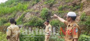Pemerintah Desa Ulujangan melakukan peninjauan Lokasi rawan Longsor