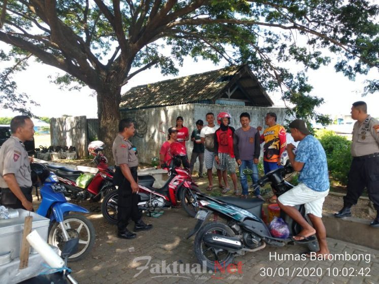 Jaga Kondusifitas Wilayah, Kanit Sabhara  Polsek Barombong Gowa Sambangi Para Pemuda di Caranggi