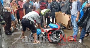 Diduga Karena Jalan Rusak Seorang Pengendara Roda Dua Terjatuh Kemudian Meninggal Dunia