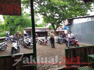 Puluhan Pelajar Kocar Kacir Melihat Bhabinkamtibmas.