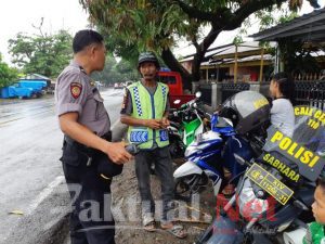 Cegah Terjadinya Premanisme di Kalangan Juru Parkir, Kanit Sabhara Polsek Bontonompo Polres Gowa Aktif Lakukan Dialogis.