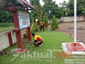 Kapolsek Bontonompo Polres Gowa Bersama Personilnya Lakukan Korvey Bersama di Halaman Polsek.