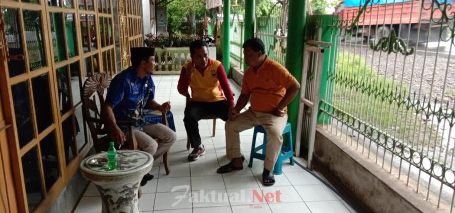 Dekat Dengan Masyarakat, Kapolsek Bontonompo Silaturahmi Dengan Tokoh Masyarakat Desa Barembeng Kecamatan Bontonompo