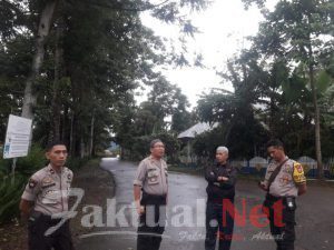 Usai Turun Hujan, Kapolsek Tompobulu Polres Gowa Bersama Personil Pantau Wilayah