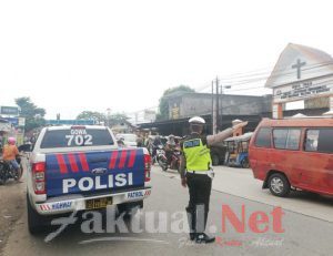 Guna kelancaran Beribadah, Sat Lantas Polres Gowa Atur Lalulintas Di depan Gereja