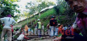 Masyarakat Dusun Paranakeng Desa Parangloe Biringbulu, Kerja Bakti bersihkan lumpur yang mengganggu badan jalan