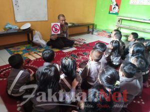 Pentingnya Pengenalan Rambu-Rambu Pada Usia Dini, Ini Yang di Lakukan Personil Sat Lantas Gowa